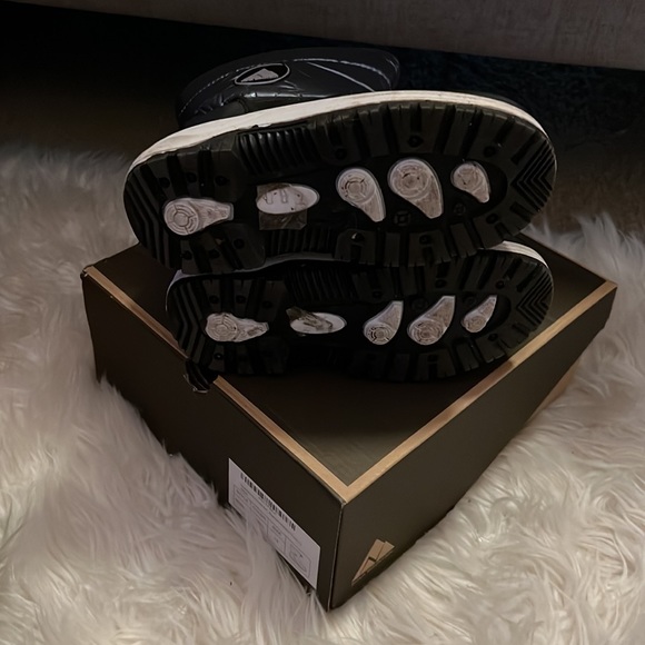 Toddler size 13 snow boots - Picture 3 of 5